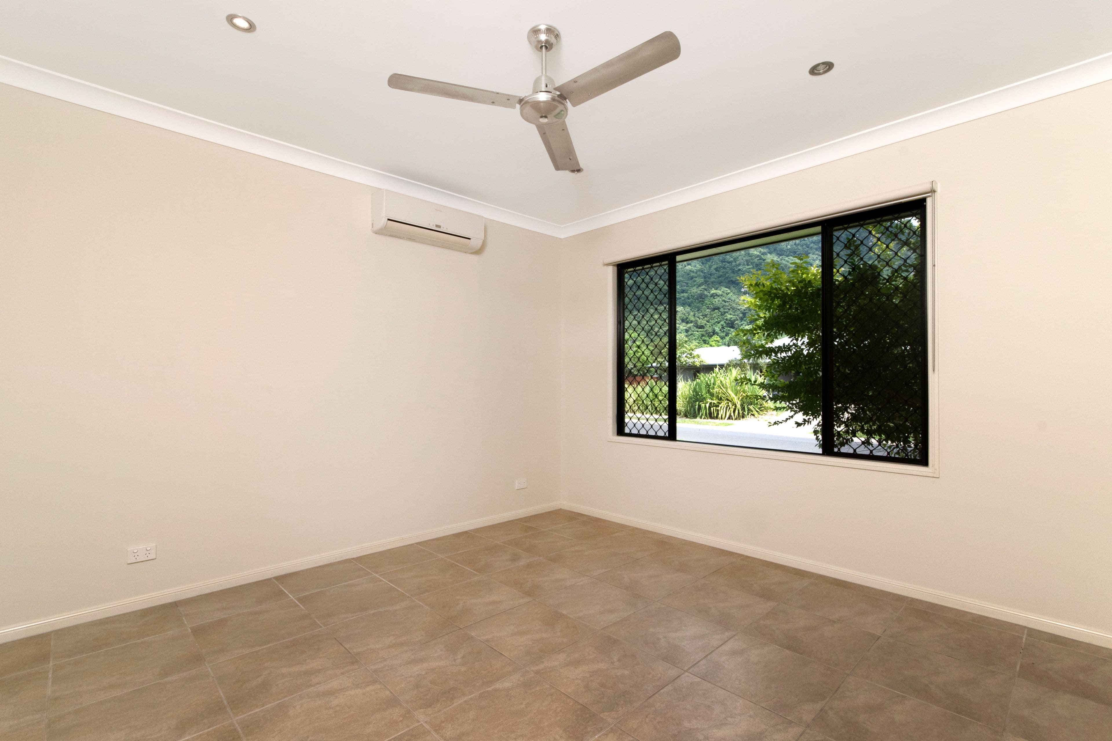 4 Taffles Street, Redlynch QLD 4870, Redlynch - Thumbnail 8