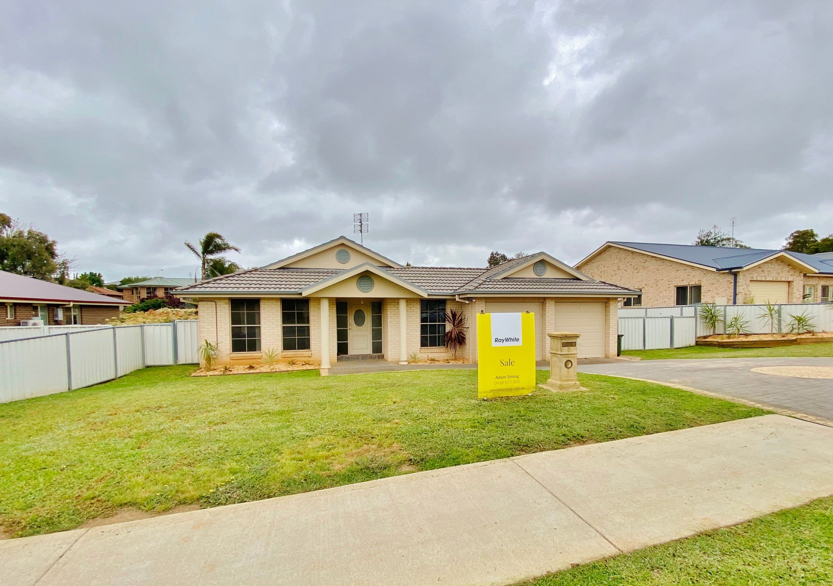 7 Settlers Place, Young NSW 2594, Young - Image 1