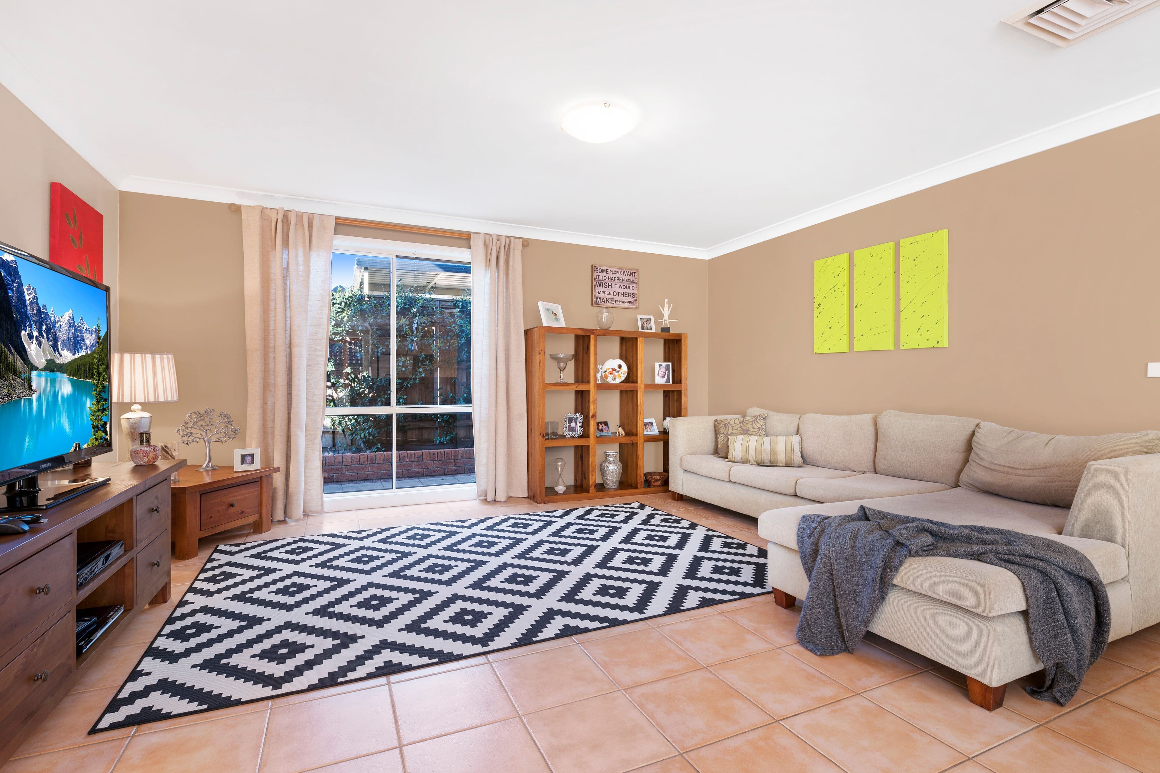 8 Kingdom Place, Kellyville - Thumbnail 2