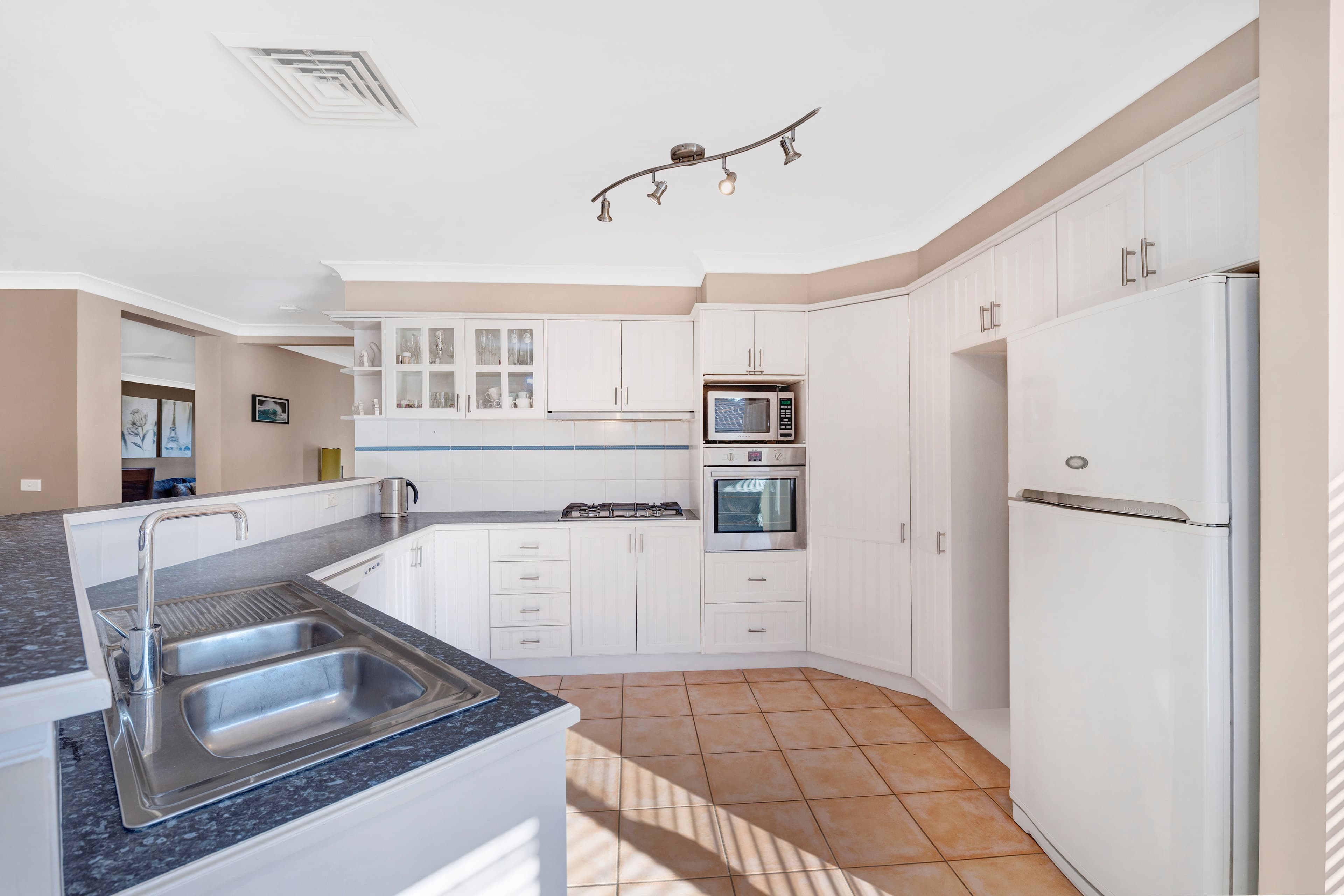 8 Kingdom Place, Kellyville - Thumbnail 4