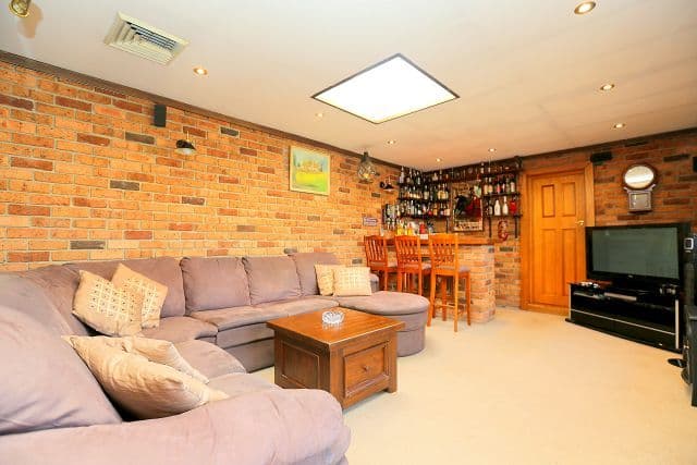 65 Wendy Avenue, Georges Hall NSW 2198, Georges Hall - Thumbnail 3