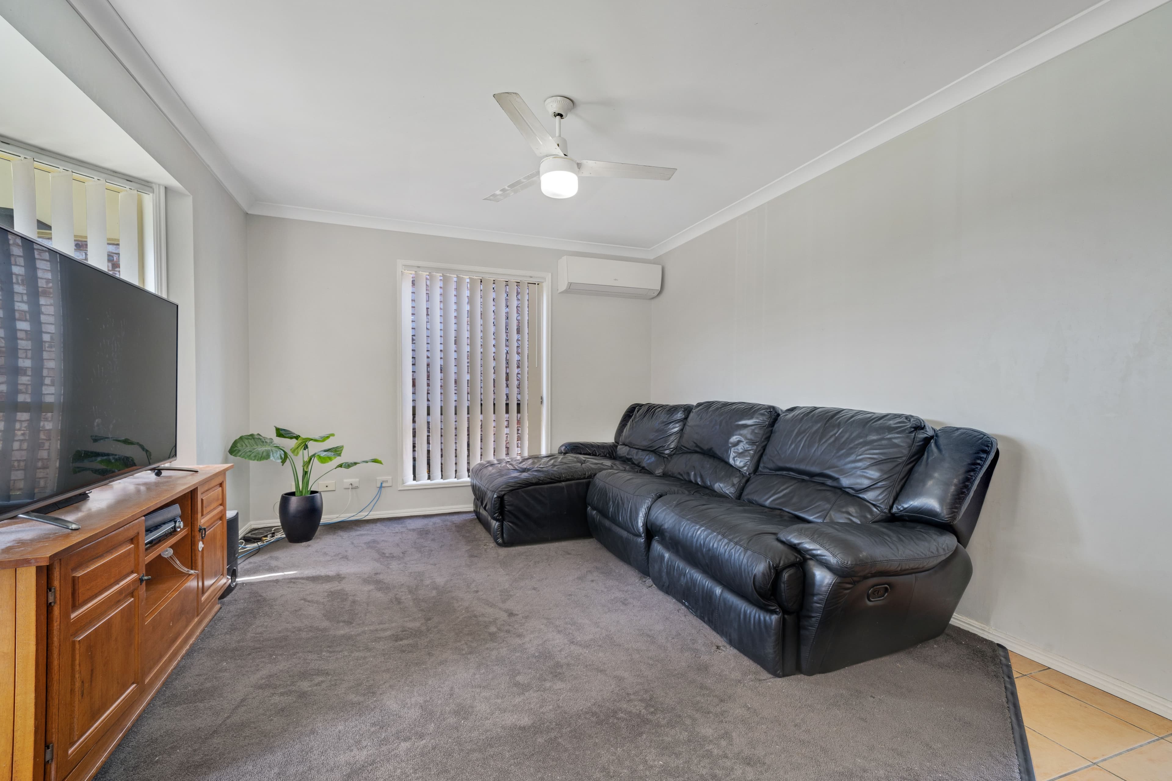 19 Ku-Ring-Gai Close, Loganholme QLD 4129, Loganholme - Thumbnail 2