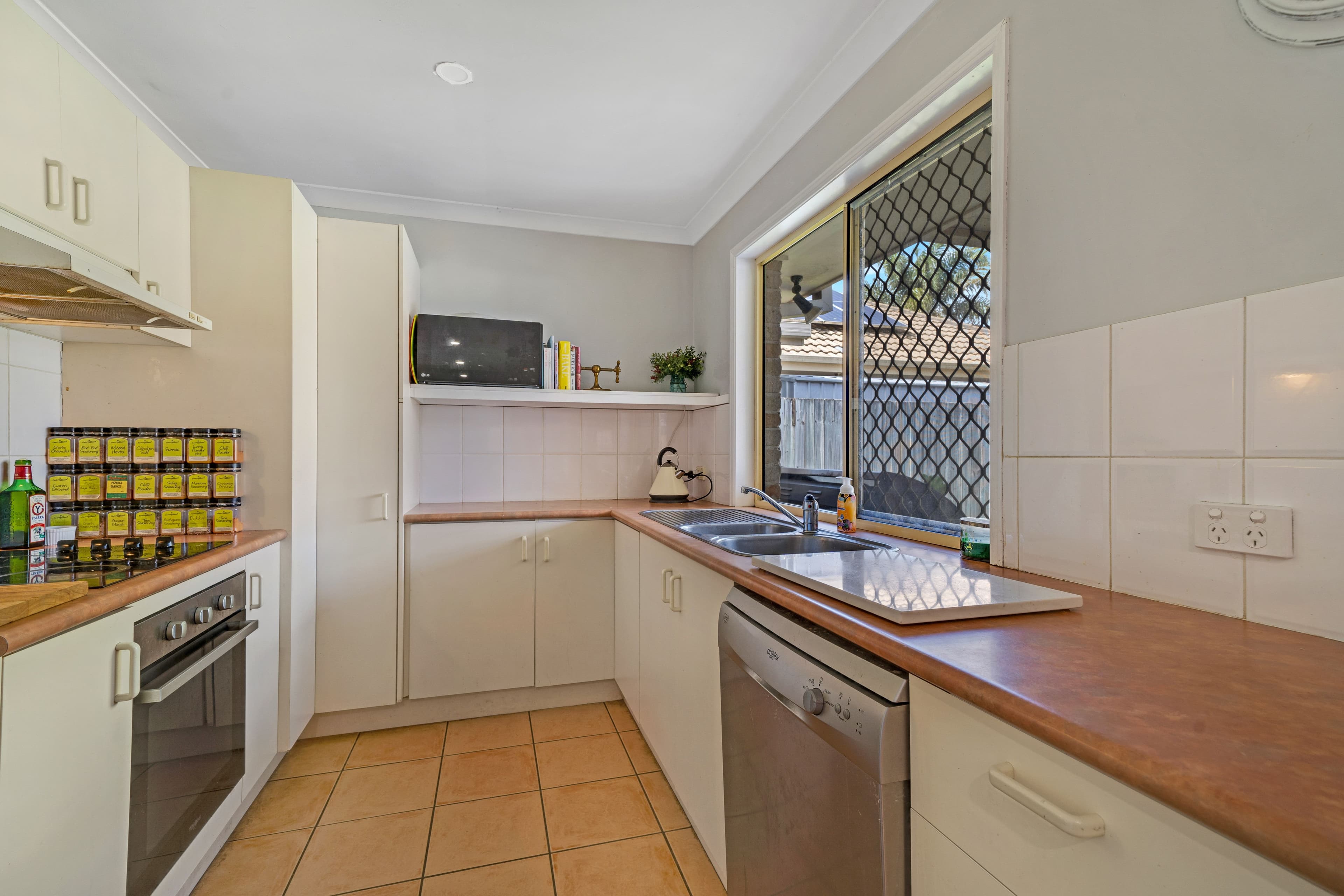 19 Ku-Ring-Gai Close, Loganholme QLD 4129, Loganholme - Thumbnail 4