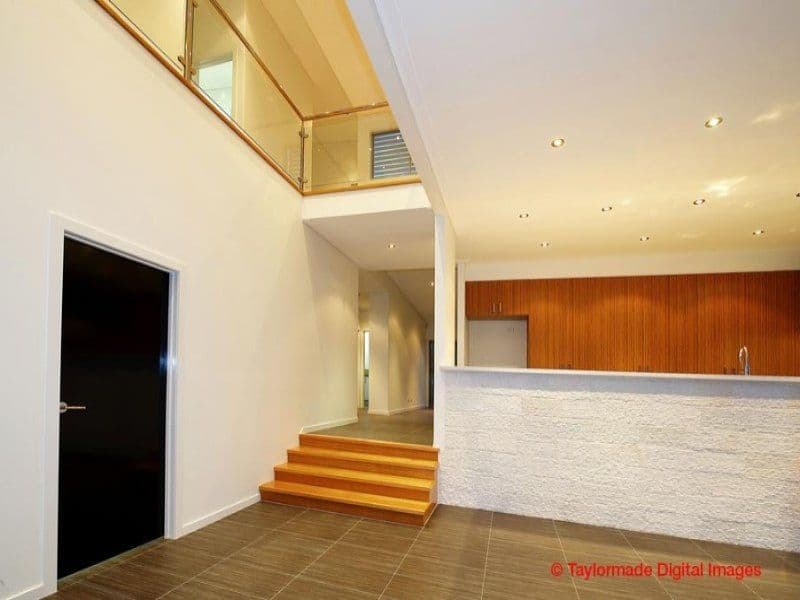 136 Porteus Drive, SEVEN HILLS QLD 4170, Seven Hills - Thumbnail 2