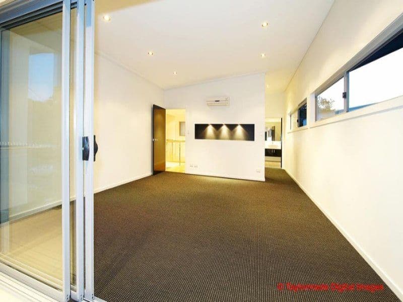 136 Porteus Drive, SEVEN HILLS QLD 4170, Seven Hills - Thumbnail 7