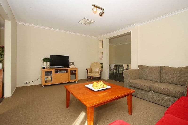 21 Blamey Avenue, MILL PARK VIC 3082, Mill Park - Thumbnail 2