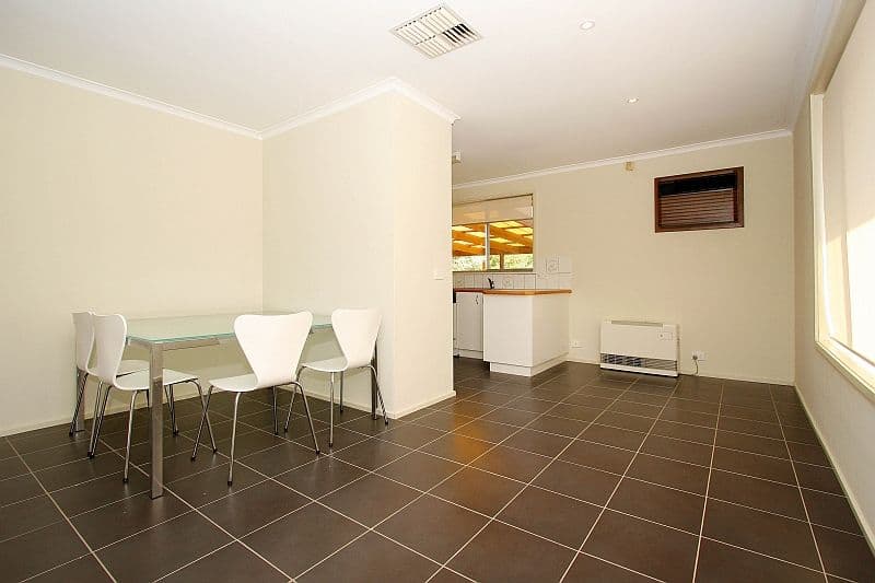 21 Blamey Avenue, MILL PARK VIC 3082, Mill Park - Thumbnail 4