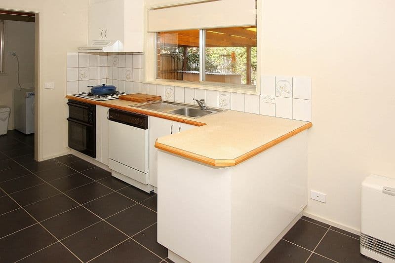 21 Blamey Avenue, MILL PARK VIC 3082, Mill Park - Thumbnail 5