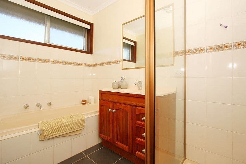 21 Blamey Avenue, MILL PARK VIC 3082, Mill Park - Thumbnail 8