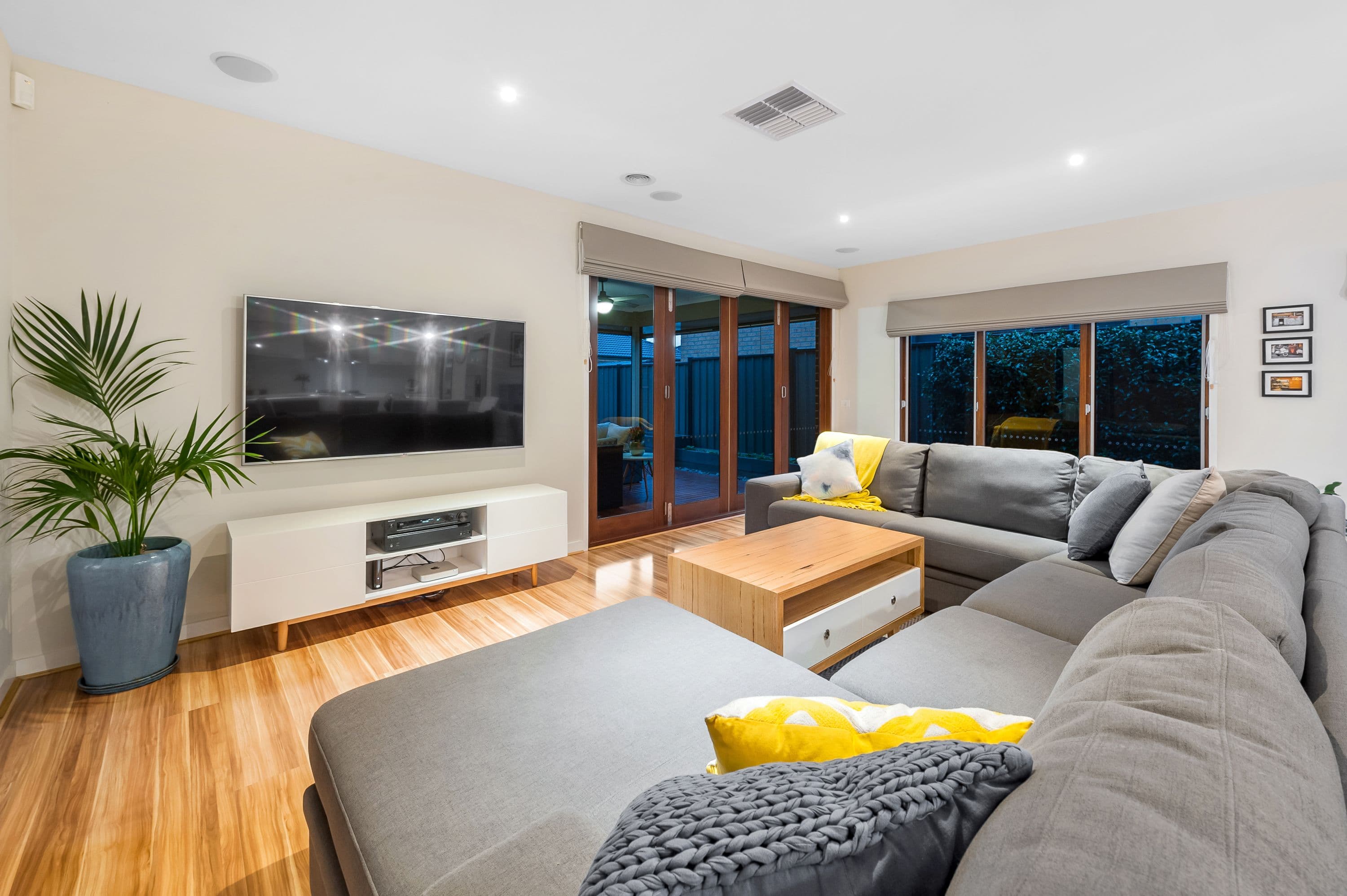 34 Viewside Crescent, Craigieburn VIC 3064, Craigieburn - Thumbnail 3