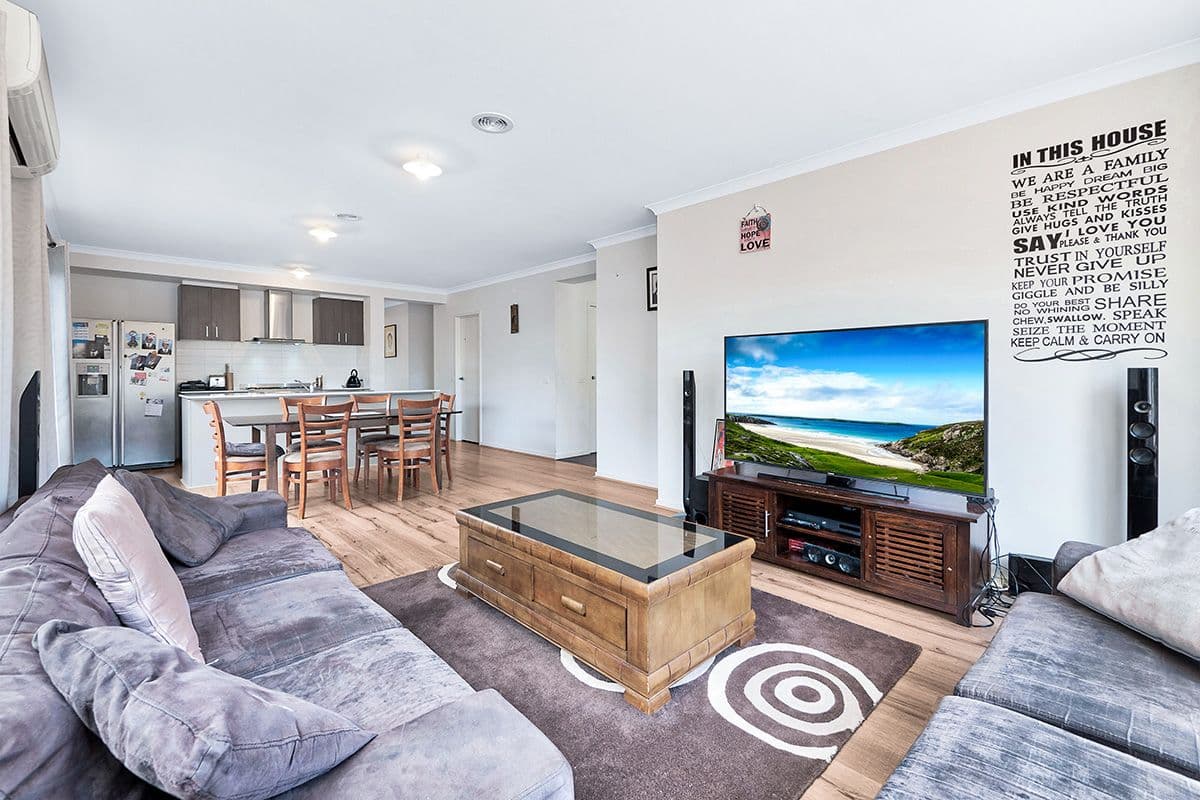 4 Calypso Way, Clyde North VIC 3978, Clyde North - Thumbnail 3