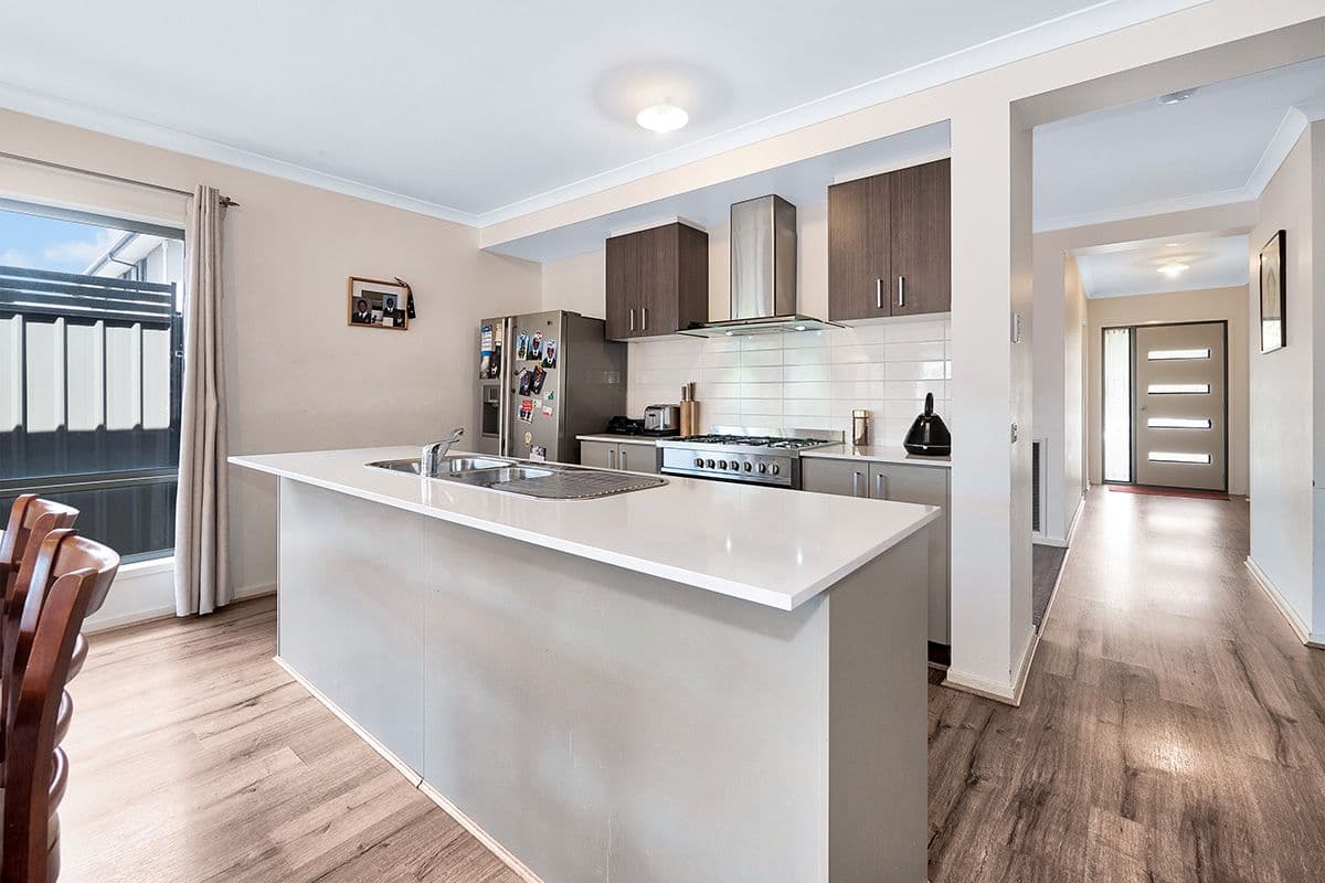 4 Calypso Way, Clyde North VIC 3978, Clyde North - Thumbnail 5