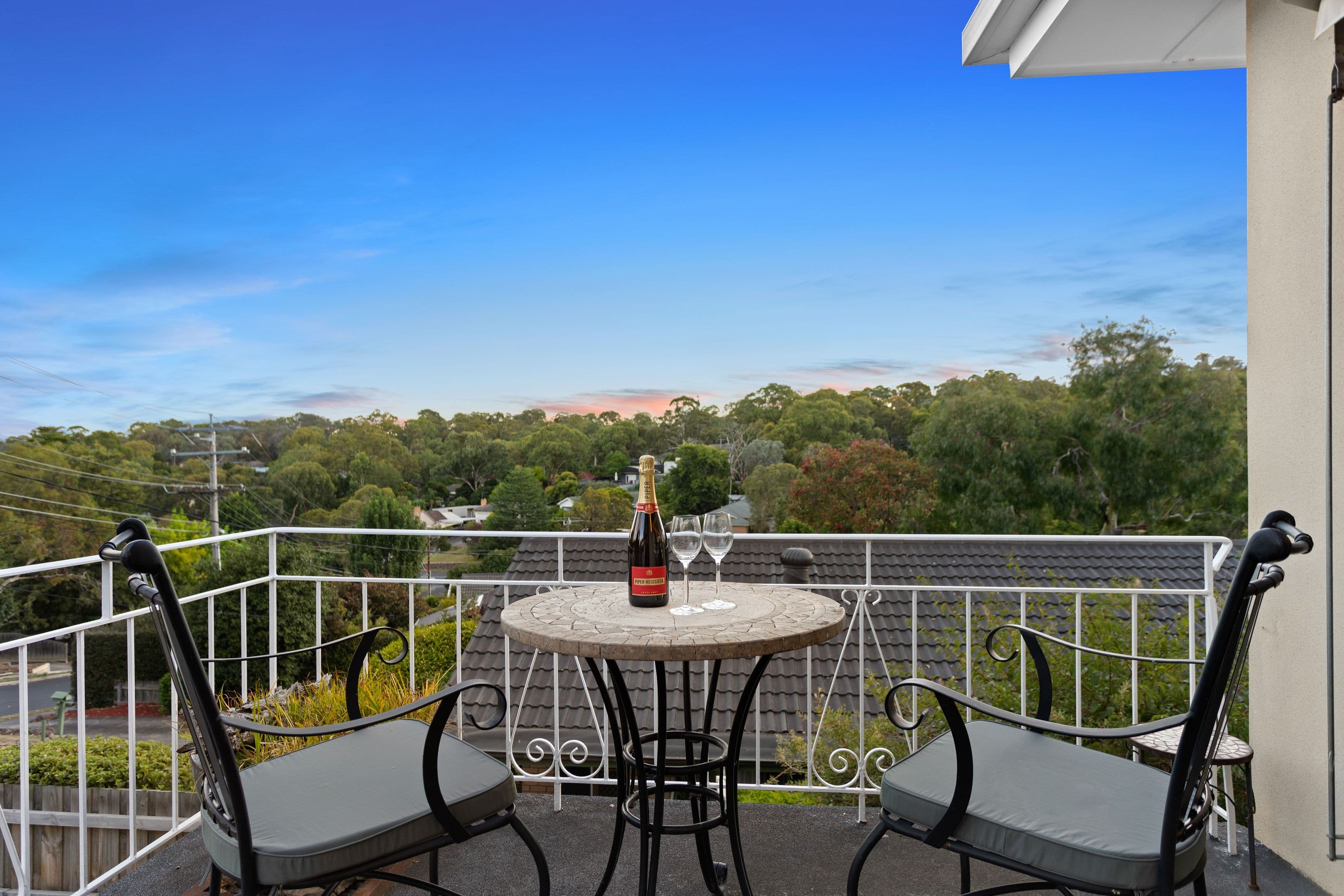 11 Outlook Crescent, Briar Hill VIC 3088, Briar Hill - Thumbnail 3