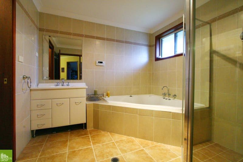18 Peterborough Avenue, LAKE ILLAWARRA NSW 2528, Lake Illawarra - Thumbnail 4