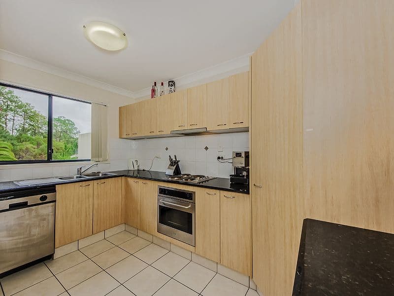 18 Geraldton Drive, VARSITY LAKES QLD 4227, Varsity Lakes - Thumbnail 2