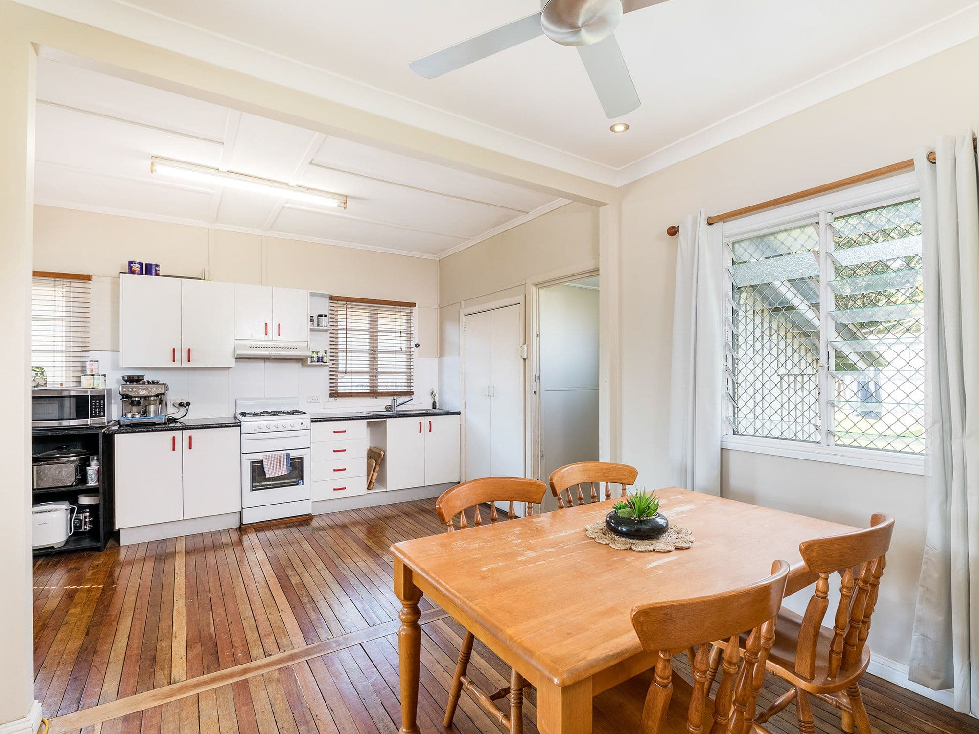 127 Beddoes Street, Holland Park QLD 4121, Holland Park - Thumbnail 5