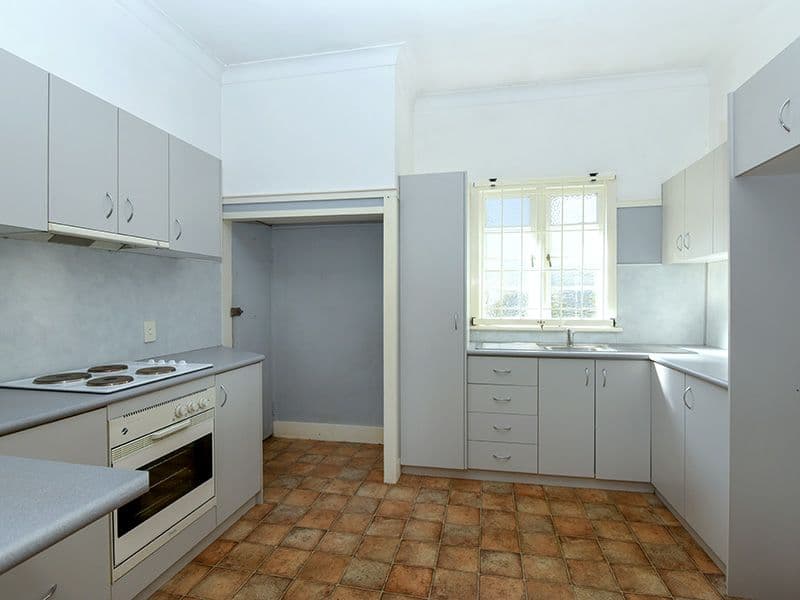 10 Collins Street, Mount Lofty QLD 4350, Mount Lofty - Thumbnail 4