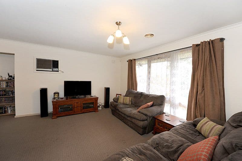 8 Richborough Grove, FERNTREE GULLY VIC 3156, Ferntree Gully - Thumbnail 2