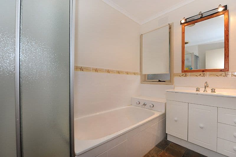 8 Richborough Grove, FERNTREE GULLY VIC 3156, Ferntree Gully - Thumbnail 6