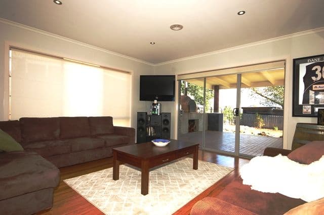16 Forest Road, Yarra Glen VIC 3775, Yarra Glen - Thumbnail 2