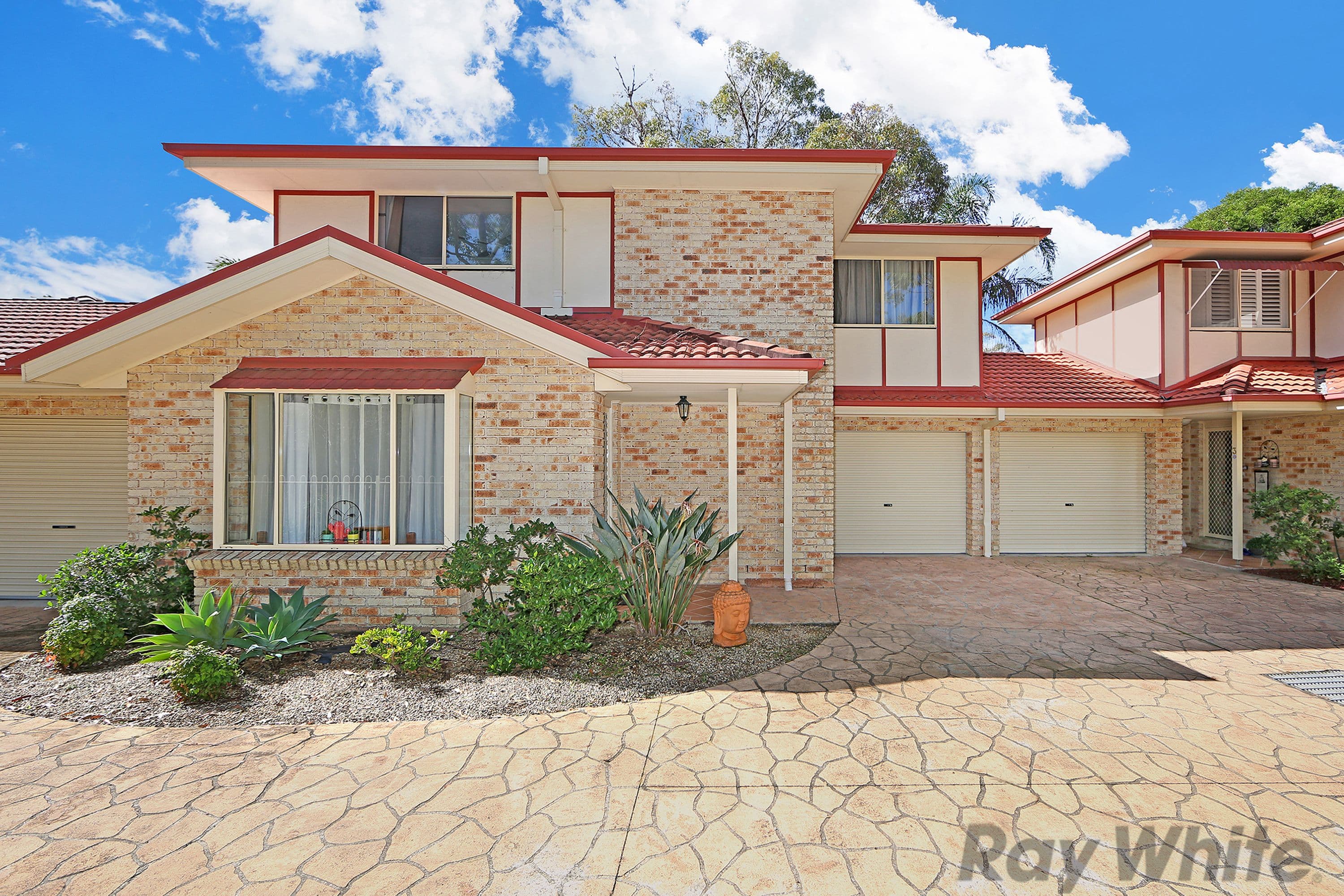 24 Bensley Close, Lake Haven - Image 1