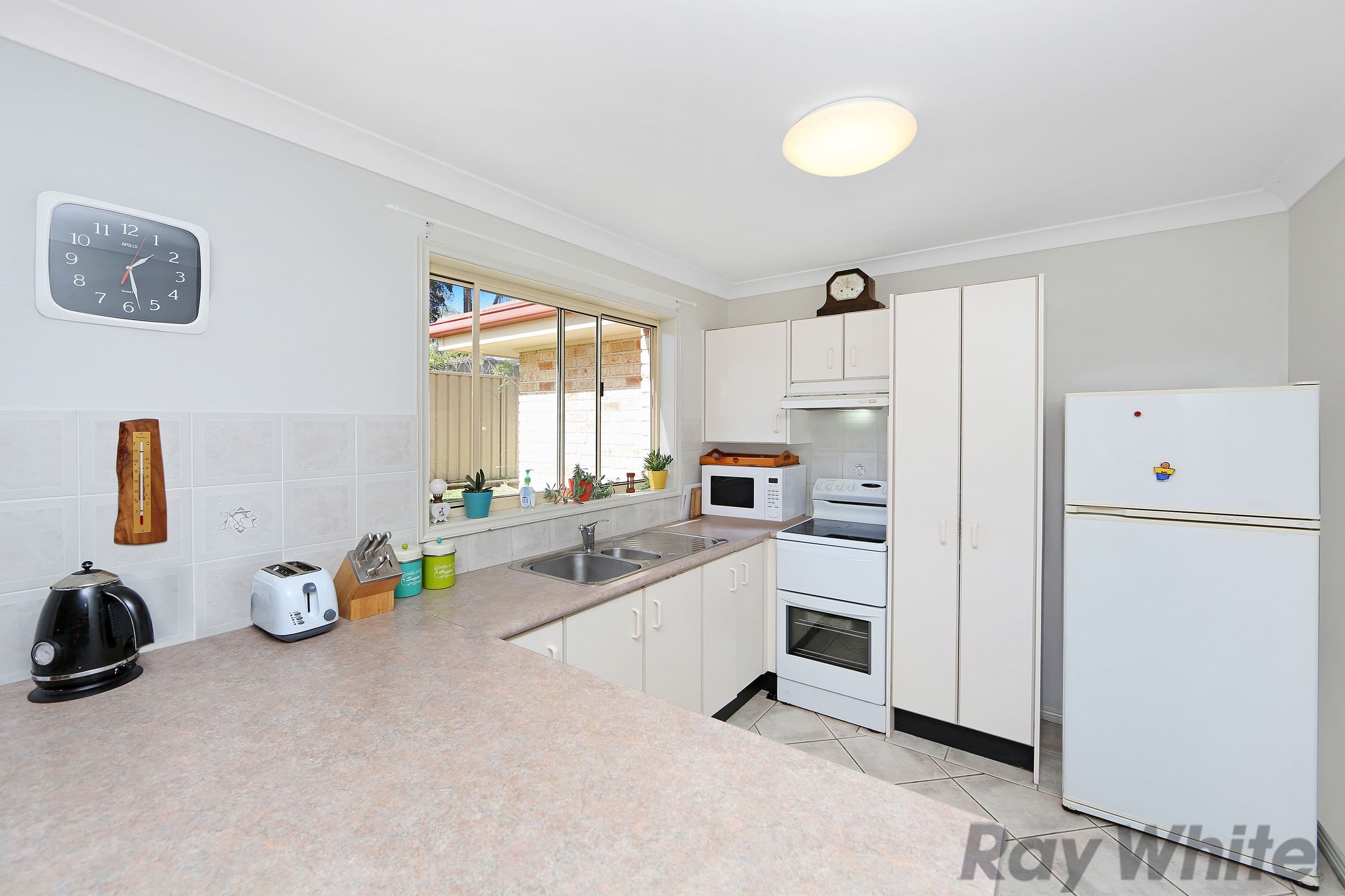 24 Bensley Close, Lake Haven - Thumbnail 2