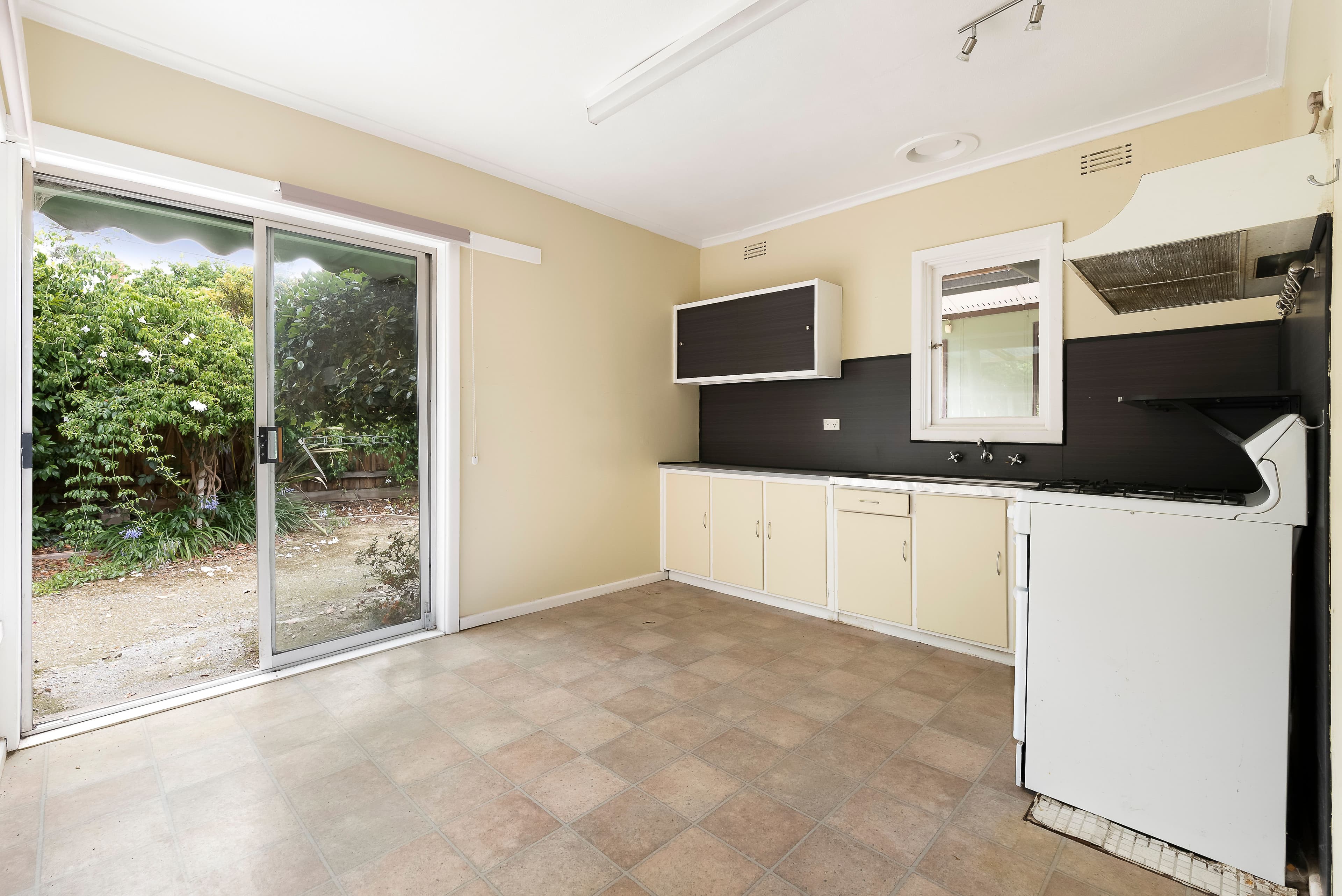 5 Acton Street, Mount Waverley VIC 3149, Mount Waverley - Thumbnail 4