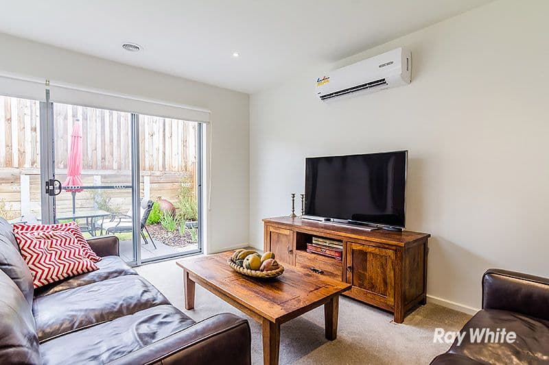 4 Woodright Circuit, Cranbourne VIC 3977, Cranbourne - Thumbnail 2