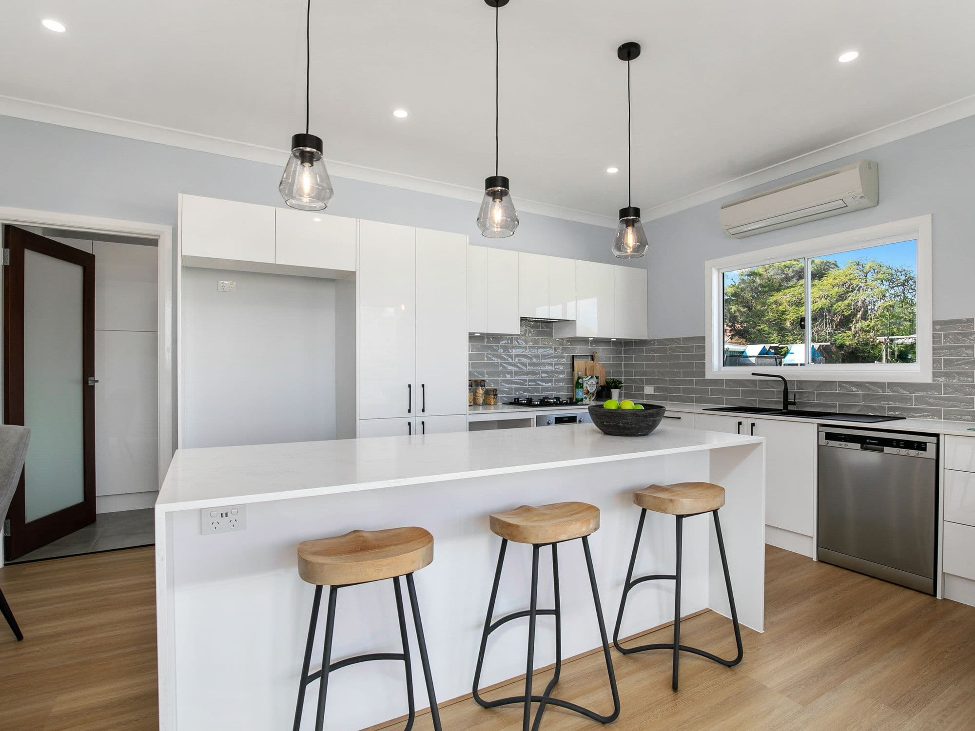 157 Seville Road, Holland Park QLD 4121, Holland Park - Thumbnail 5