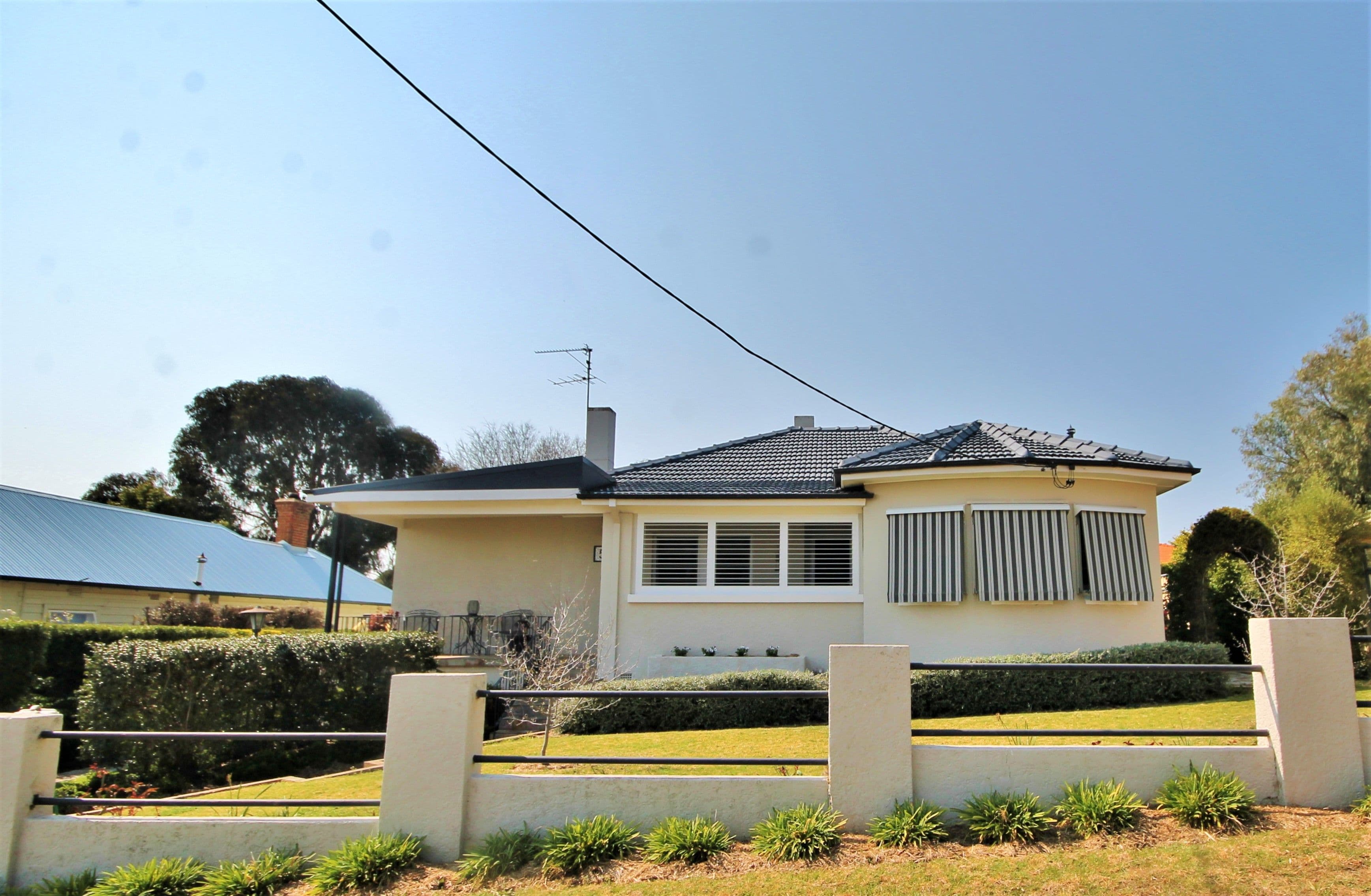 54 Caple Street, Young - Image 1