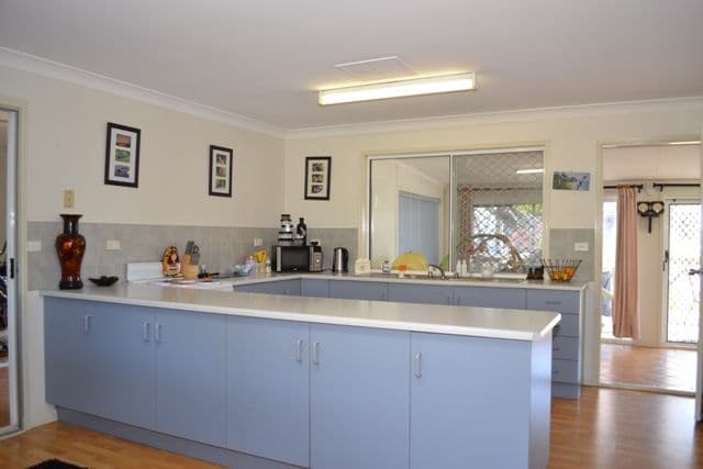 19 Greer Street, MEIKLEVILLE HILL QLD 4703, Meikleville Hill - Thumbnail 2
