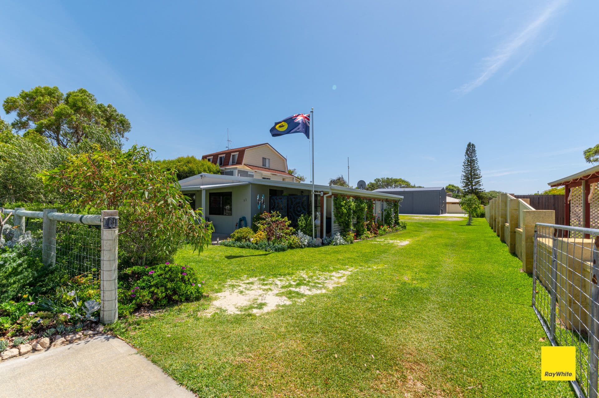 93 Gingin Road, Lancelin WA 6044, Lancelin - Thumbnail 2
