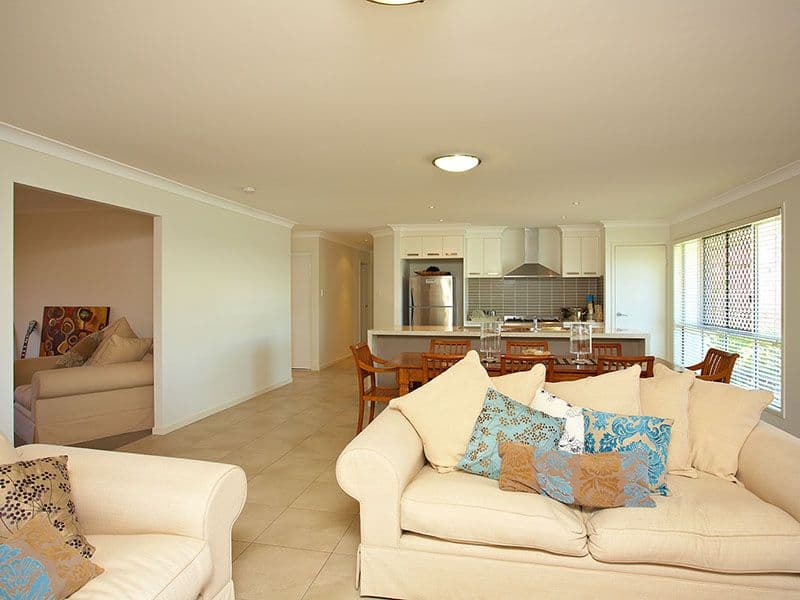 11  Terraldon Circuit, WAKERLEY QLD 4154, Wakerley - Thumbnail 2