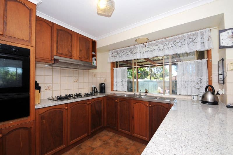 15 Dorchester Crescent, CARRUM DOWNS VIC 3201, Carrum Downs - Thumbnail 2