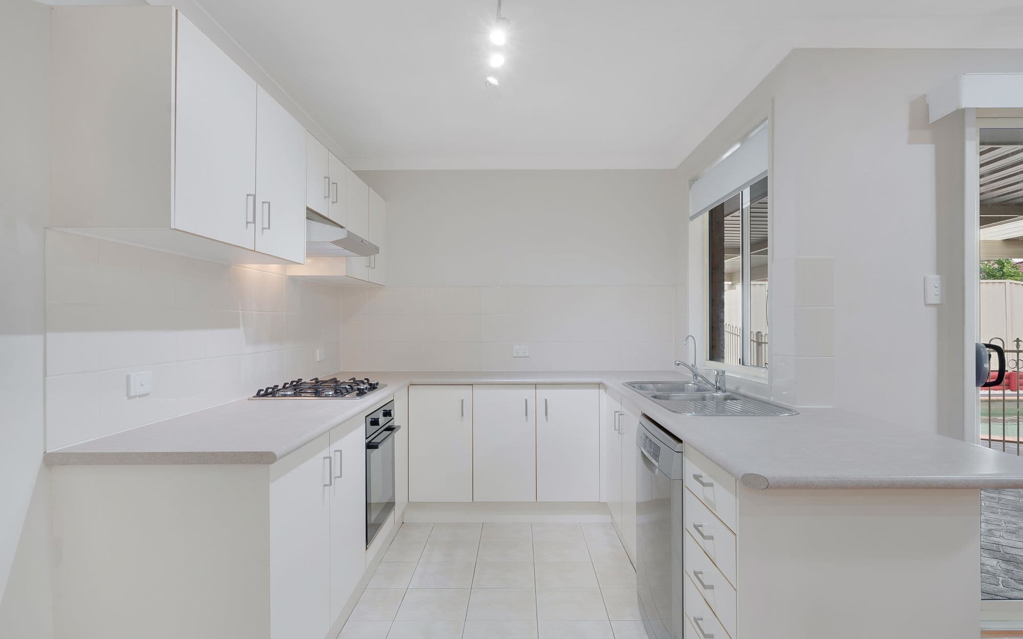 47 Bardolph Avenue, Rosemeadow NSW 2560, Rosemeadow - Thumbnail 2