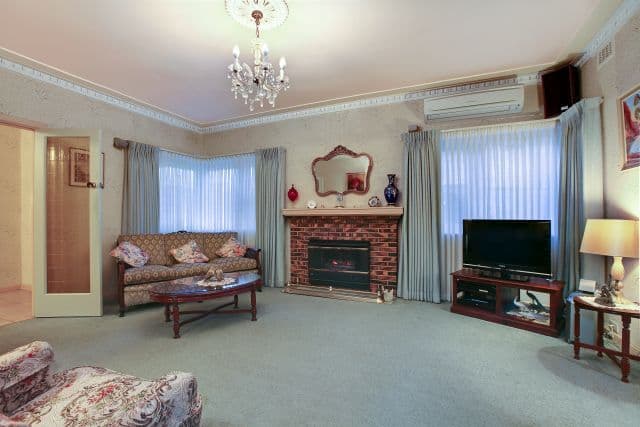 51 Acheron Avenue, Reservoir VIC 3073, Reservoir - Thumbnail 3