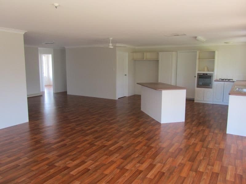 15  Darwinia Close, STRATHALBYN WA 6530, Strathalbyn - Thumbnail 2