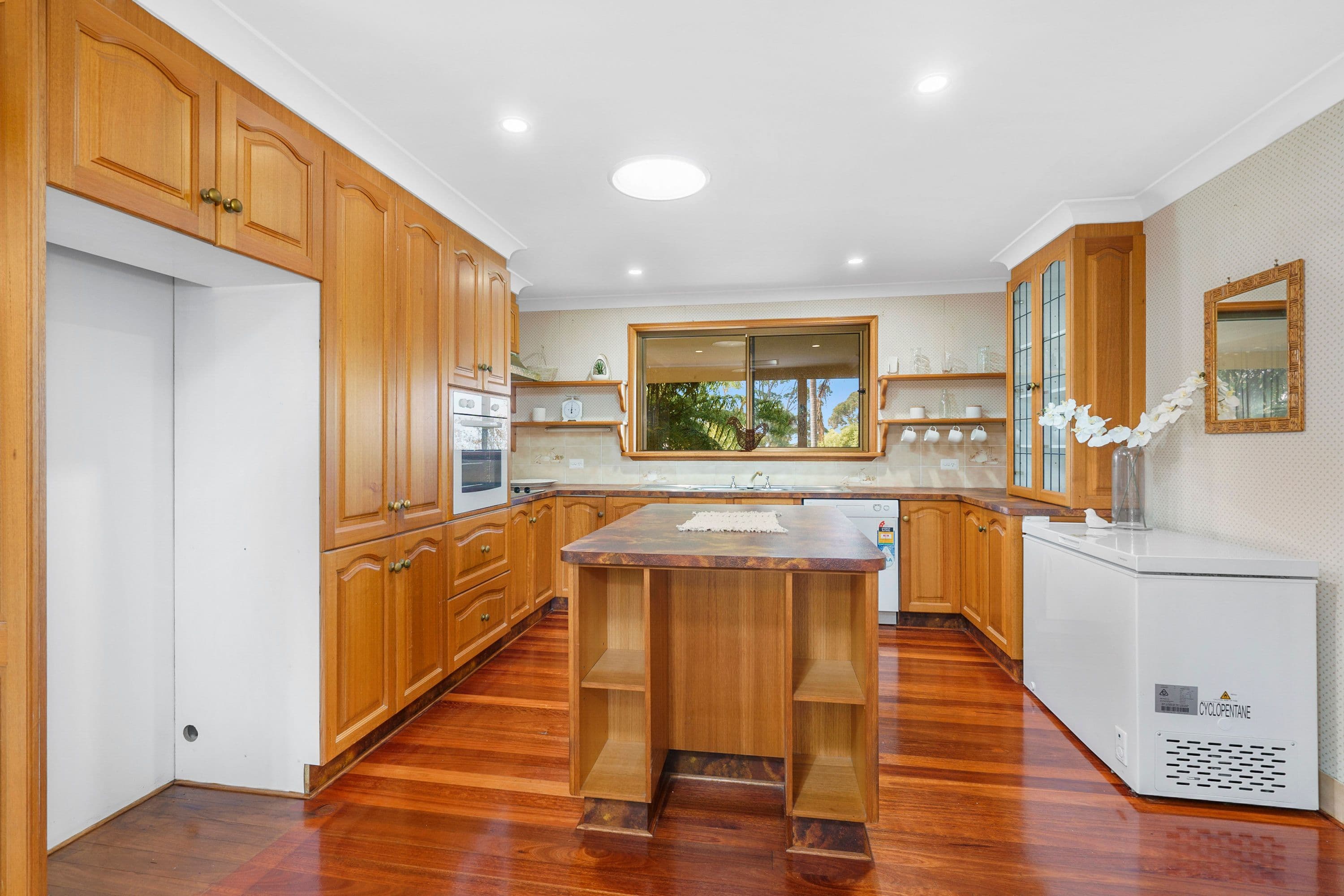 8 Stanley Avenue, Kurrajong Heights NSW 2758, Kurrajong Heights - Thumbnail 3