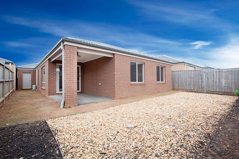 35 Hugo Drive, Point Cook VIC 3030, Point Cook - Thumbnail 3