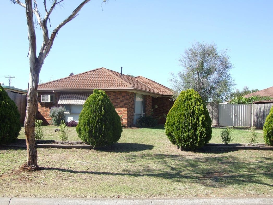 1 Pennyroyal Crescent, KURUNJANG VIC 3337, Kurunjang - Image 1