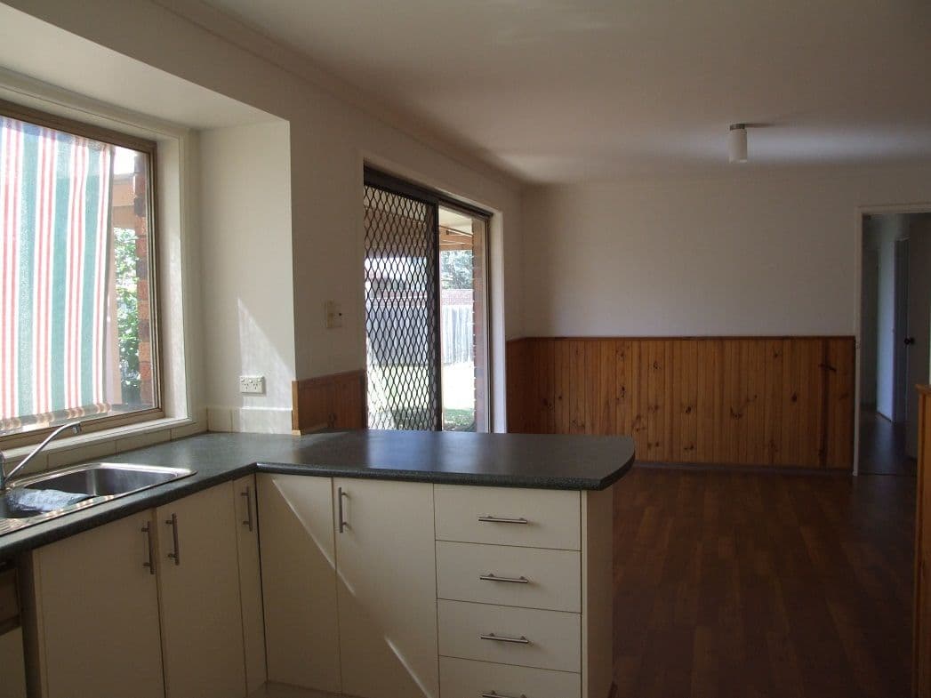 1 Pennyroyal Crescent, KURUNJANG VIC 3337, Kurunjang - Thumbnail 4