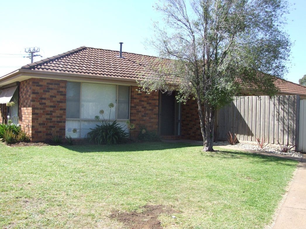 1 Pennyroyal Crescent, KURUNJANG VIC 3337, Kurunjang - Thumbnail 5