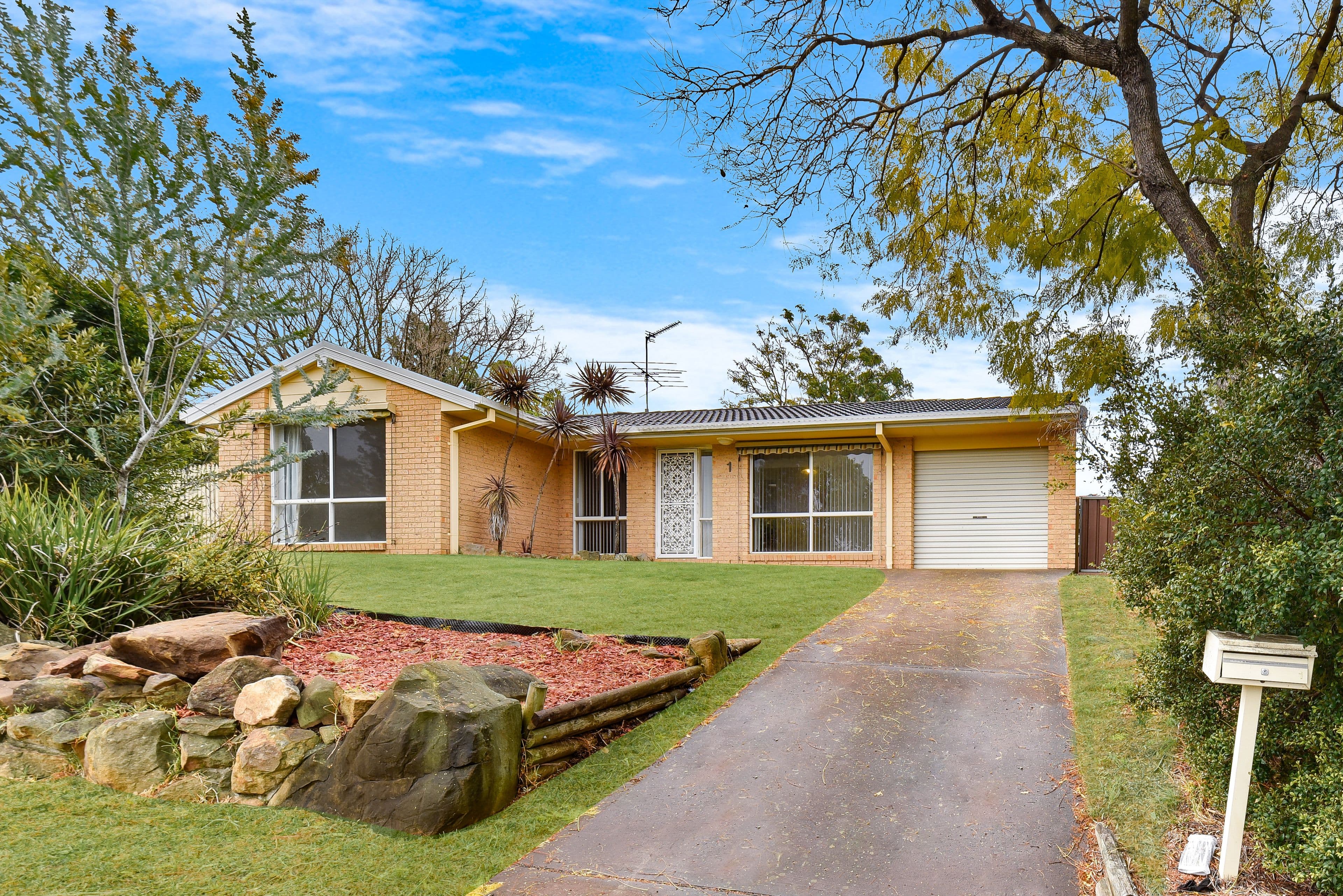 1 Darnay Place, Ambarvale - Image 1