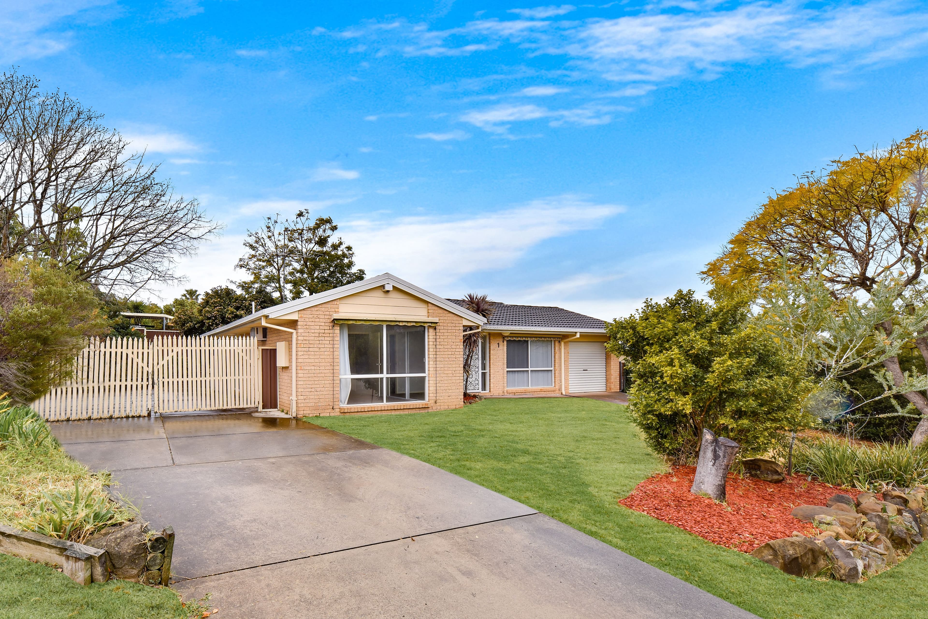 1 Darnay Place, Ambarvale - Thumbnail 2