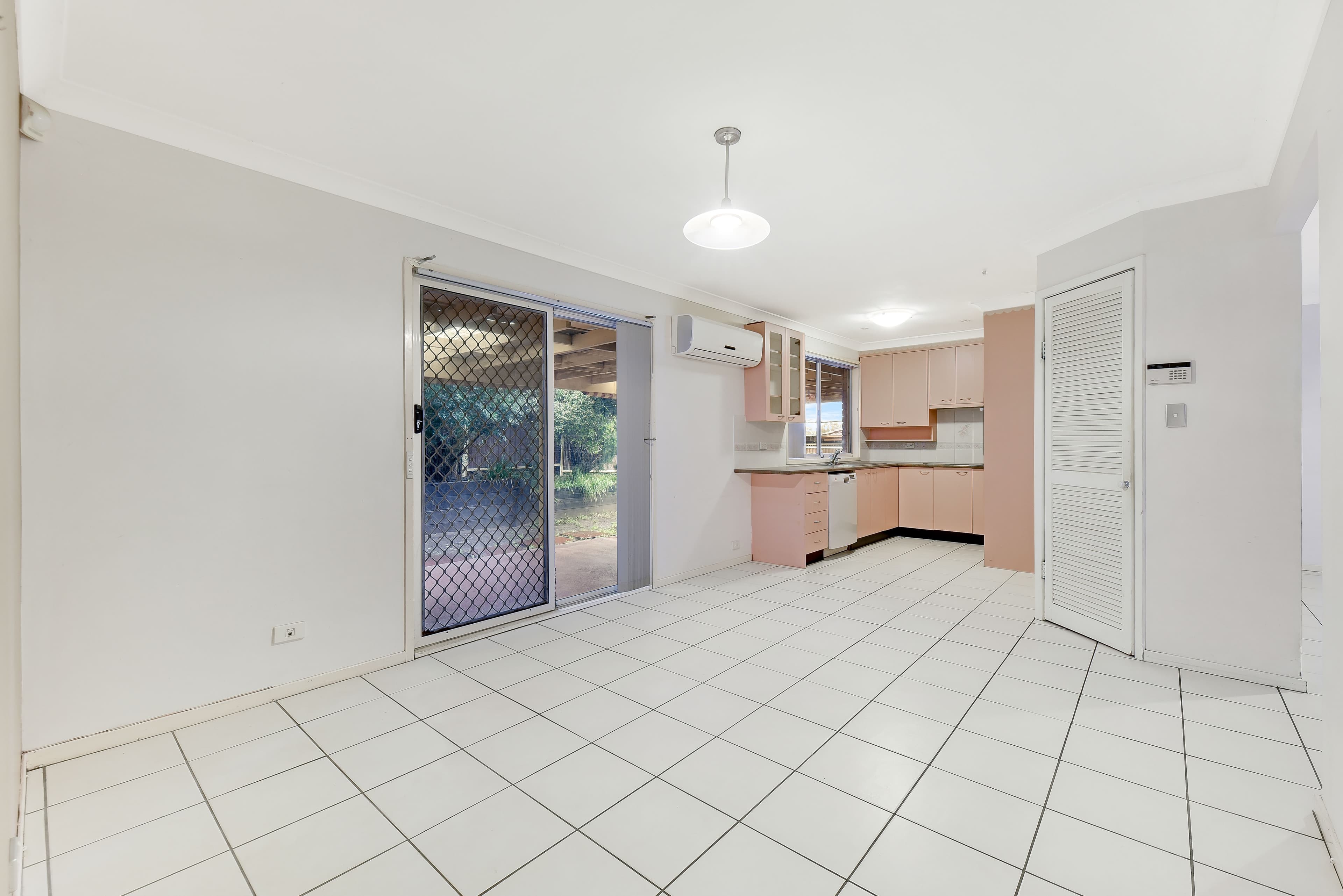 1 Darnay Place, Ambarvale - Thumbnail 5