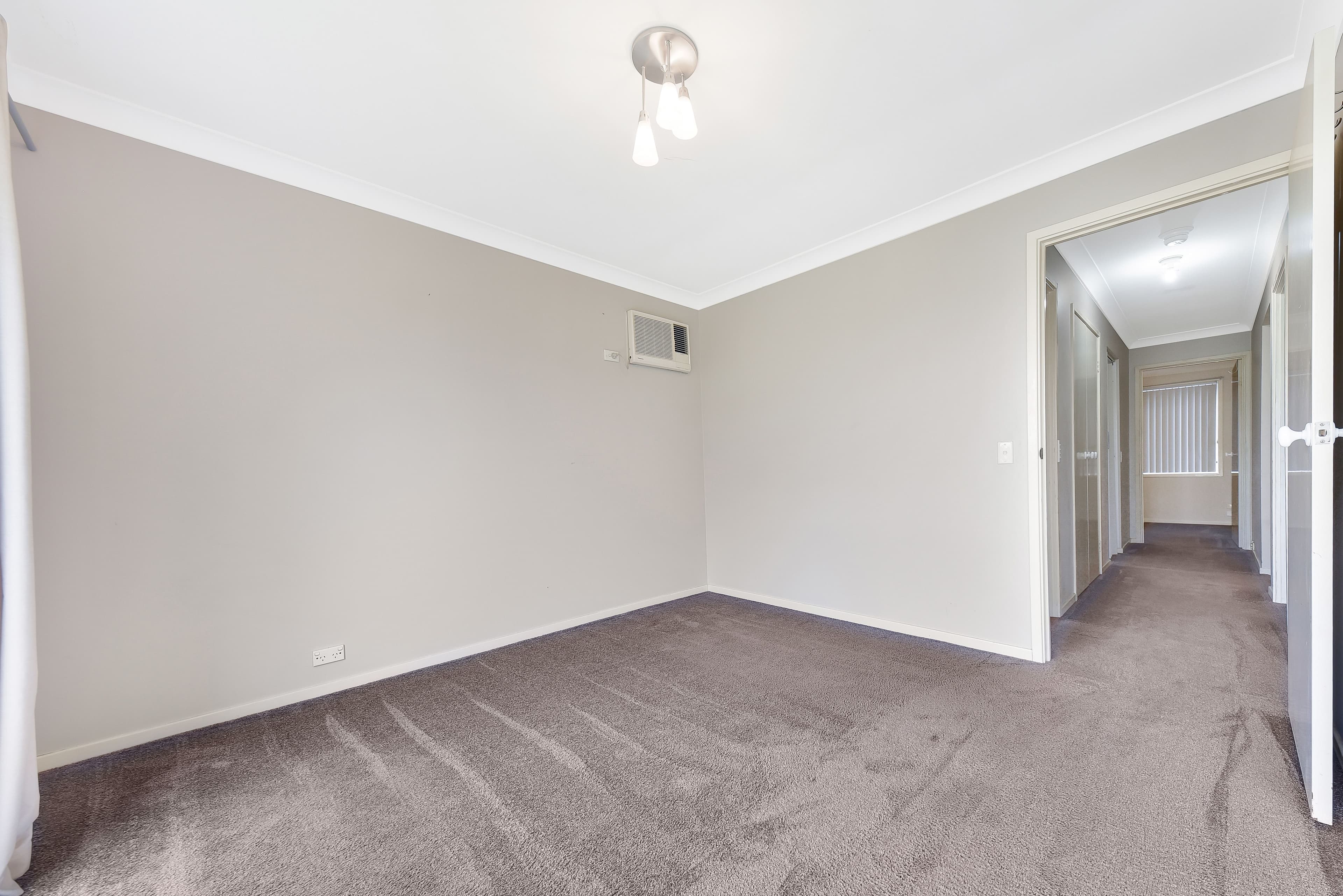 1 Darnay Place, Ambarvale - Thumbnail 7