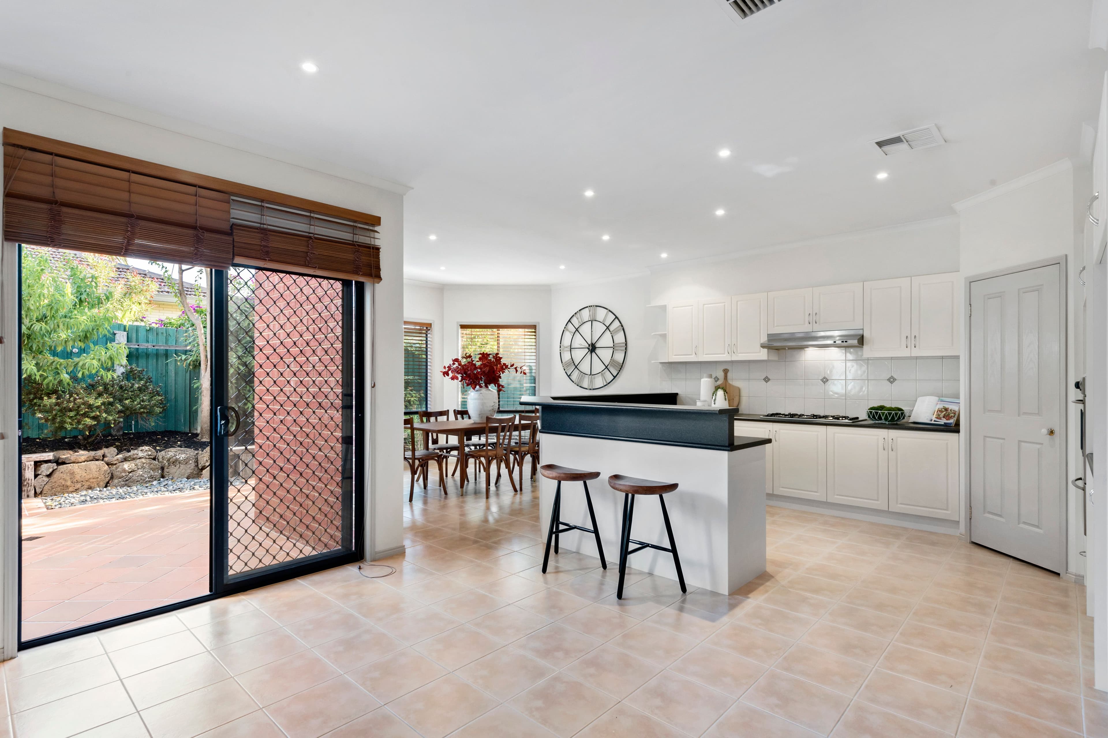 10 Emma Court, Mount Waverley VIC 3149, Mount Waverley - Thumbnail 4