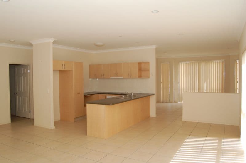 21  Courtney Close, HERITAGE PARK QLD 4118, Heritage Park - Thumbnail 2