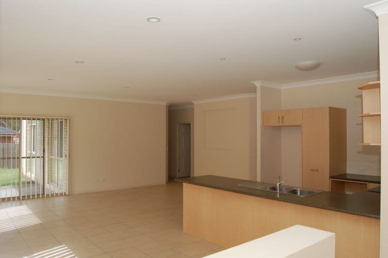 21  Courtney Close, HERITAGE PARK QLD 4118, Heritage Park - Thumbnail 3
