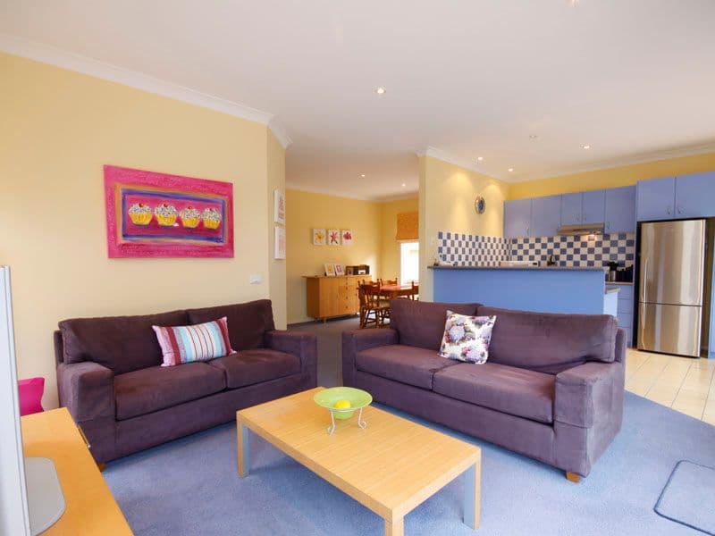 20 Kardinia Drive, BELL POST HILL VIC 3215, Bell Post Hill - Thumbnail 2